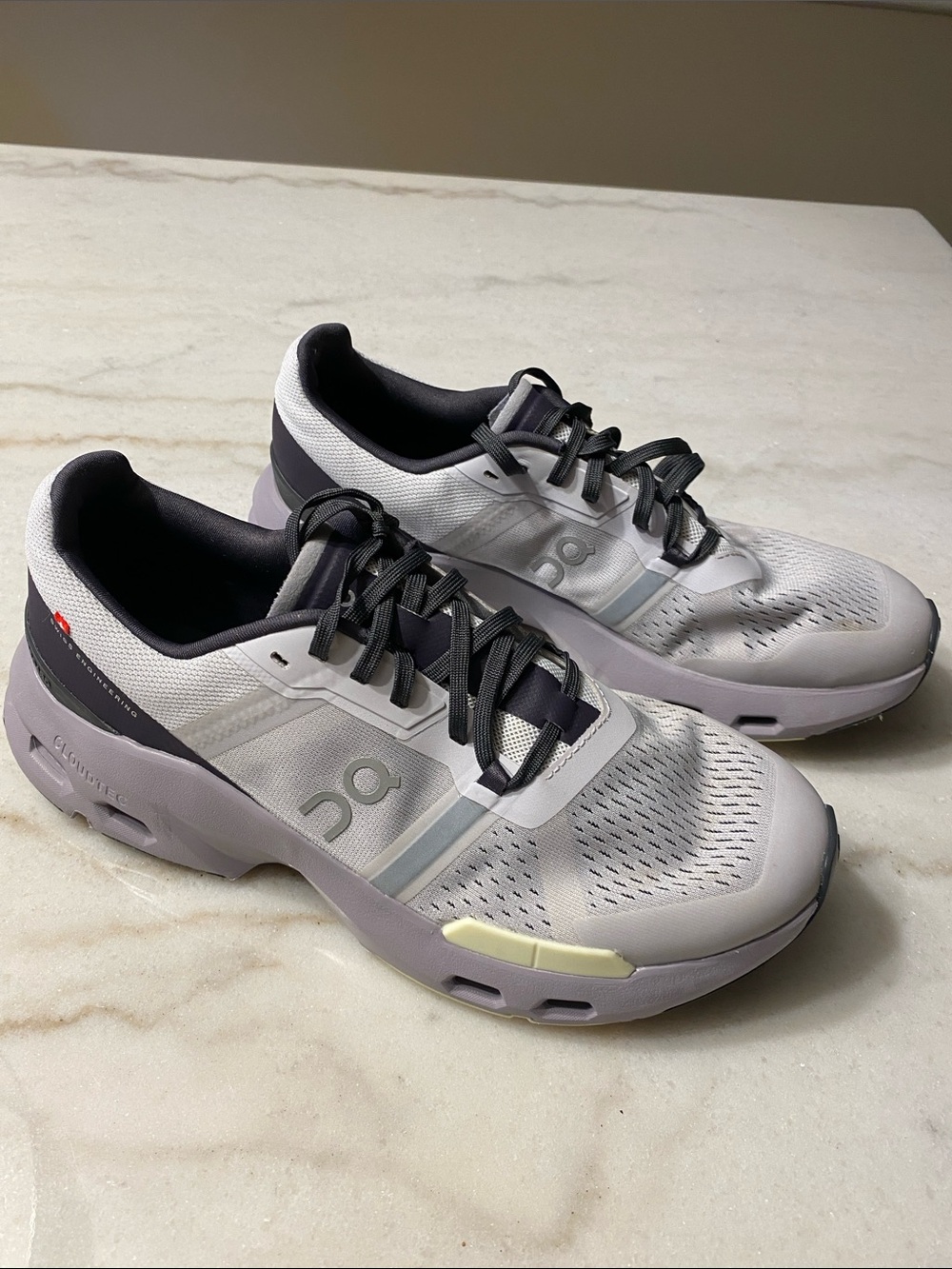 OnCloud Women's Cloudpulse Sneakers in the Lavender/Seedling colorway size 10